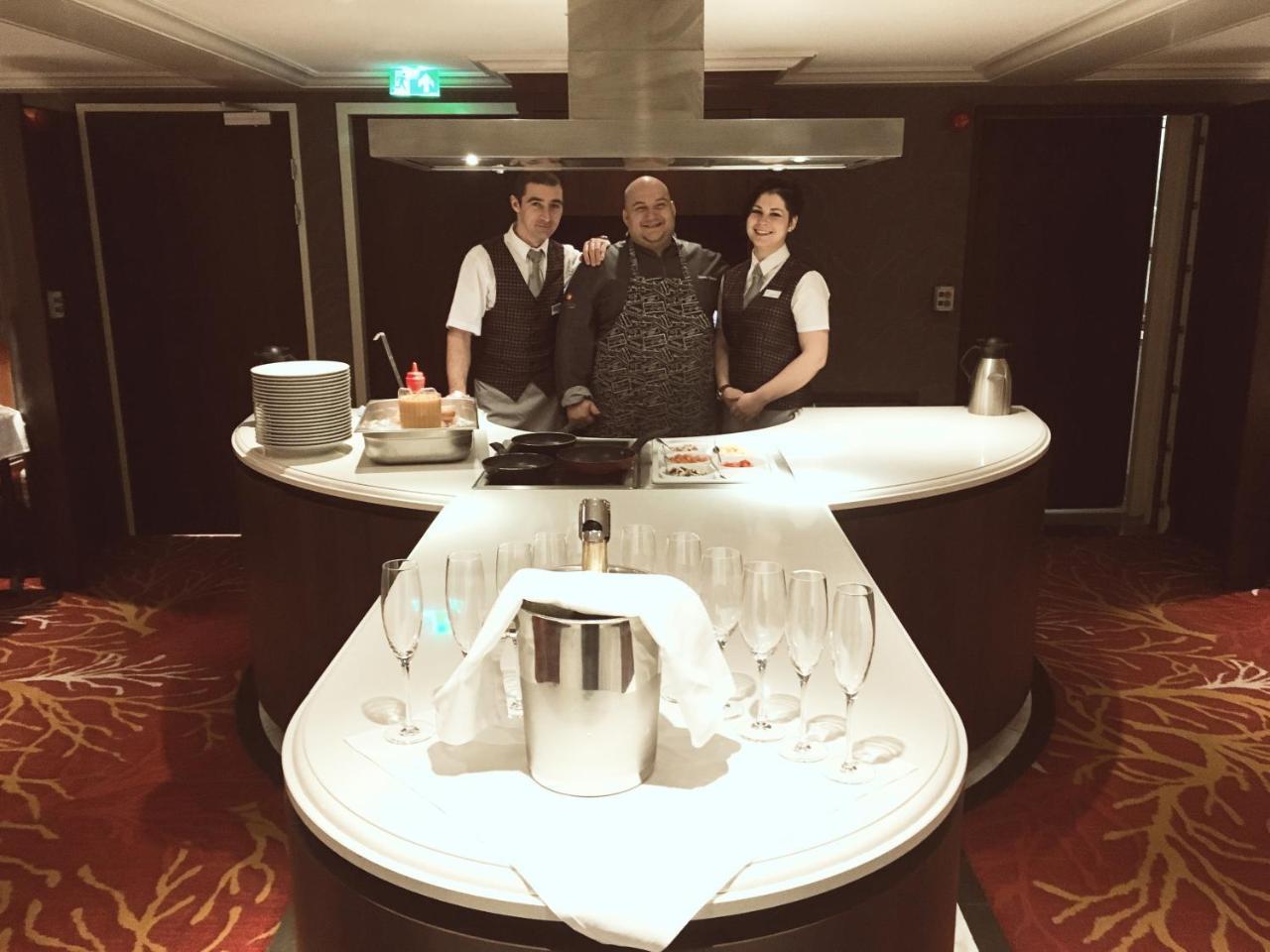 Hotel Select Ms Charles Dickens Neuss Esterno foto
