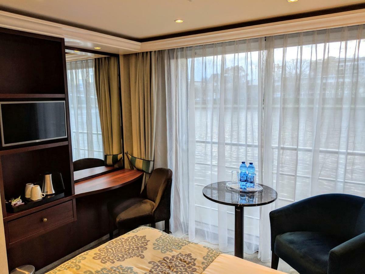 Hotel Select Ms Charles Dickens Neuss Esterno foto