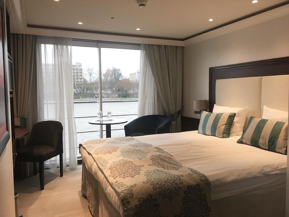 Hotel Select Ms Charles Dickens Neuss Esterno foto
